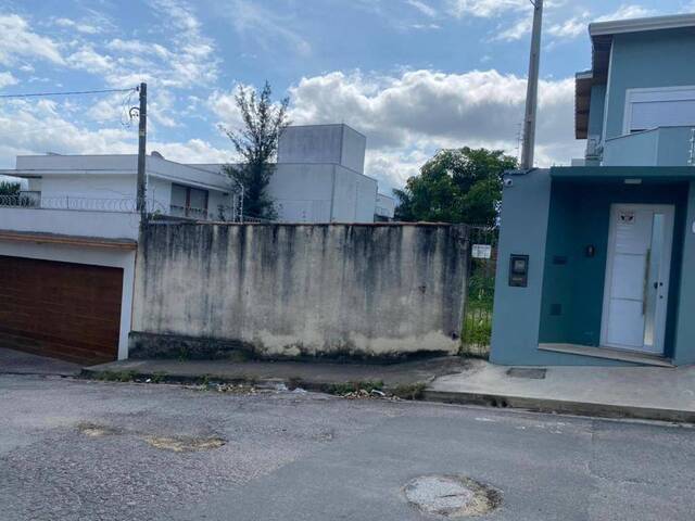 Venda em Vila Regina Célia - Aparecida